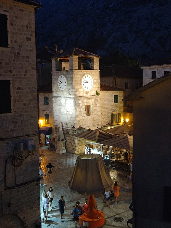 kotor sat nocu